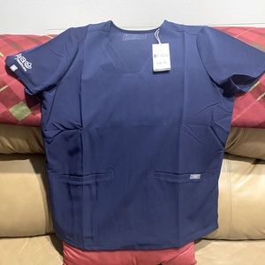 BRAND NEW W TAGS FIGS NAVY LADIES MEDIUM CASMA 3 POCKET SCRUB TOP AYA HEALTHCARE